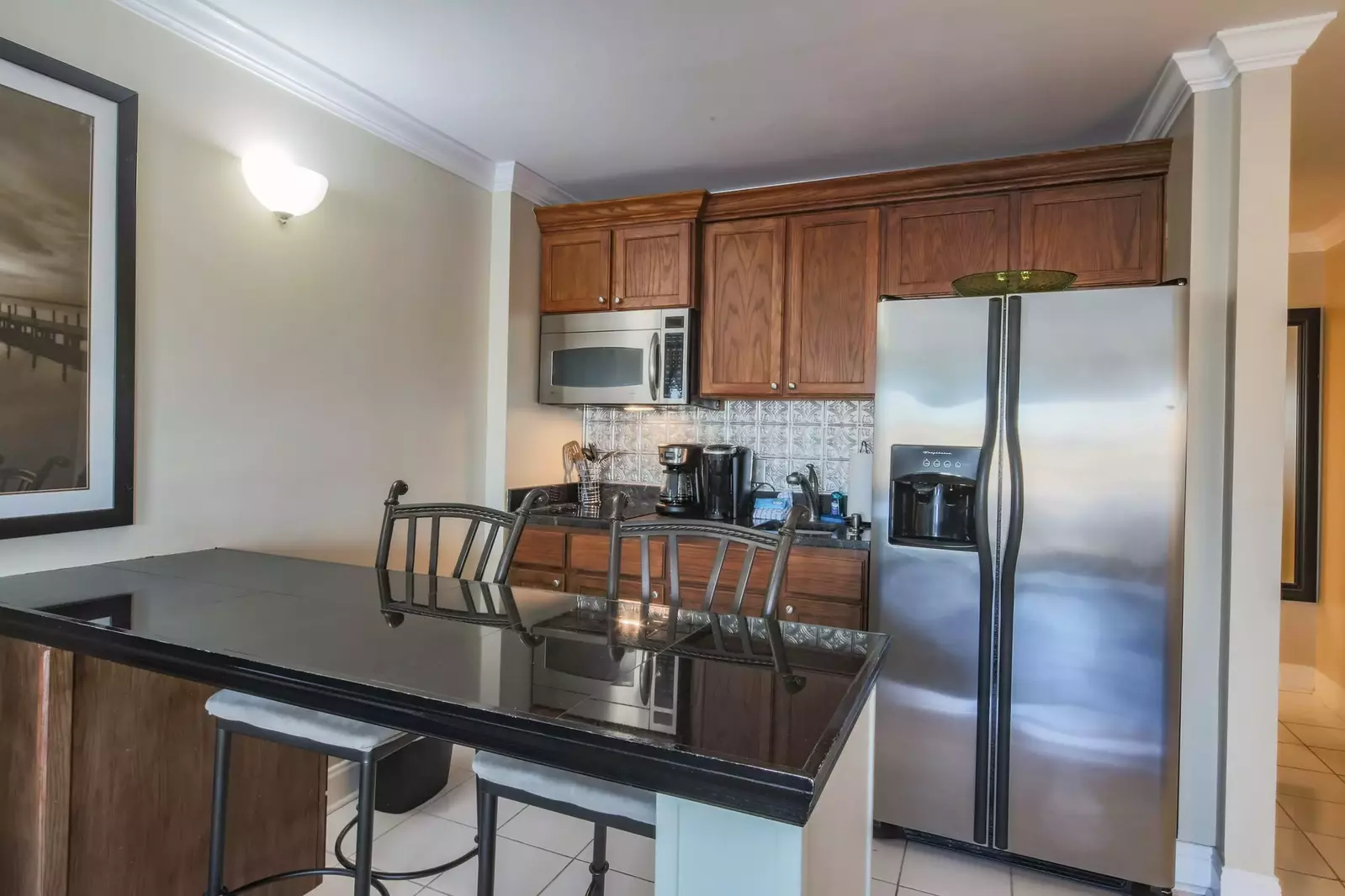 The kitchenette is perfect for preparing a quick meal or re-heating your leftovers from the nearby restaurants.