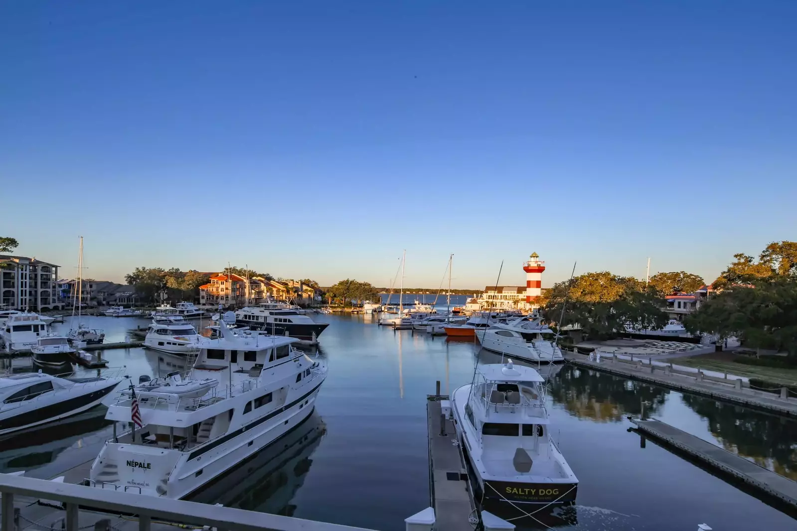 Ketch Studio is within walking distance of several great restaurants, coffee bars and shops.