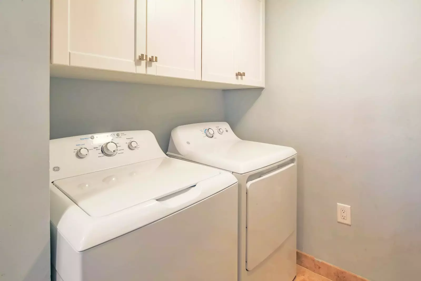 The unit features a full sized washing machine and dryer.