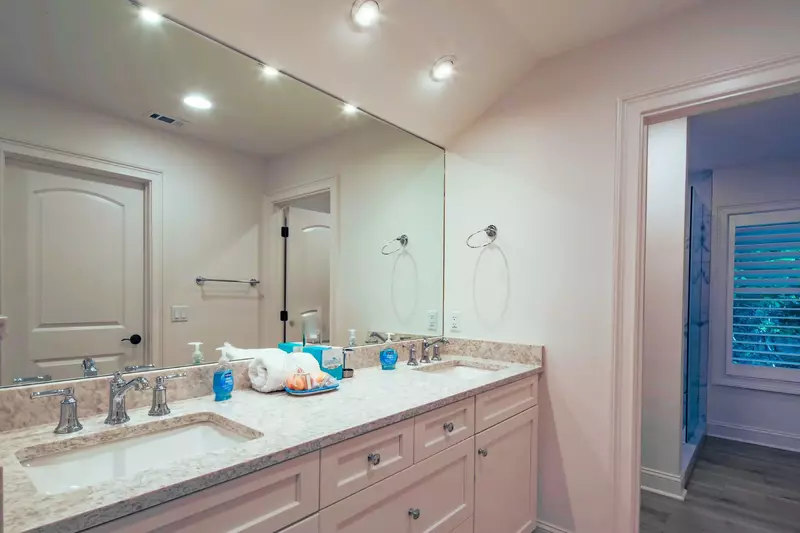 The en suite bathroom features a dual sink vanity and a separate shower room.