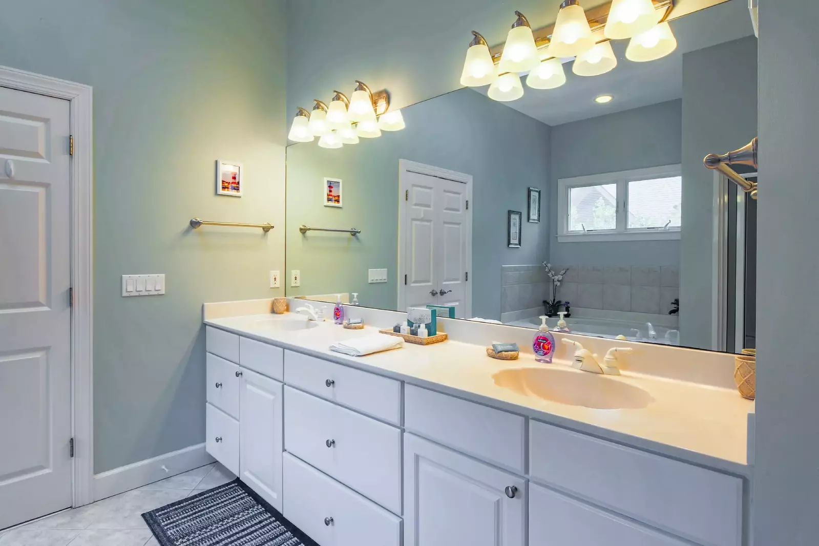 The en suite bathroom features a dual sink vanity.