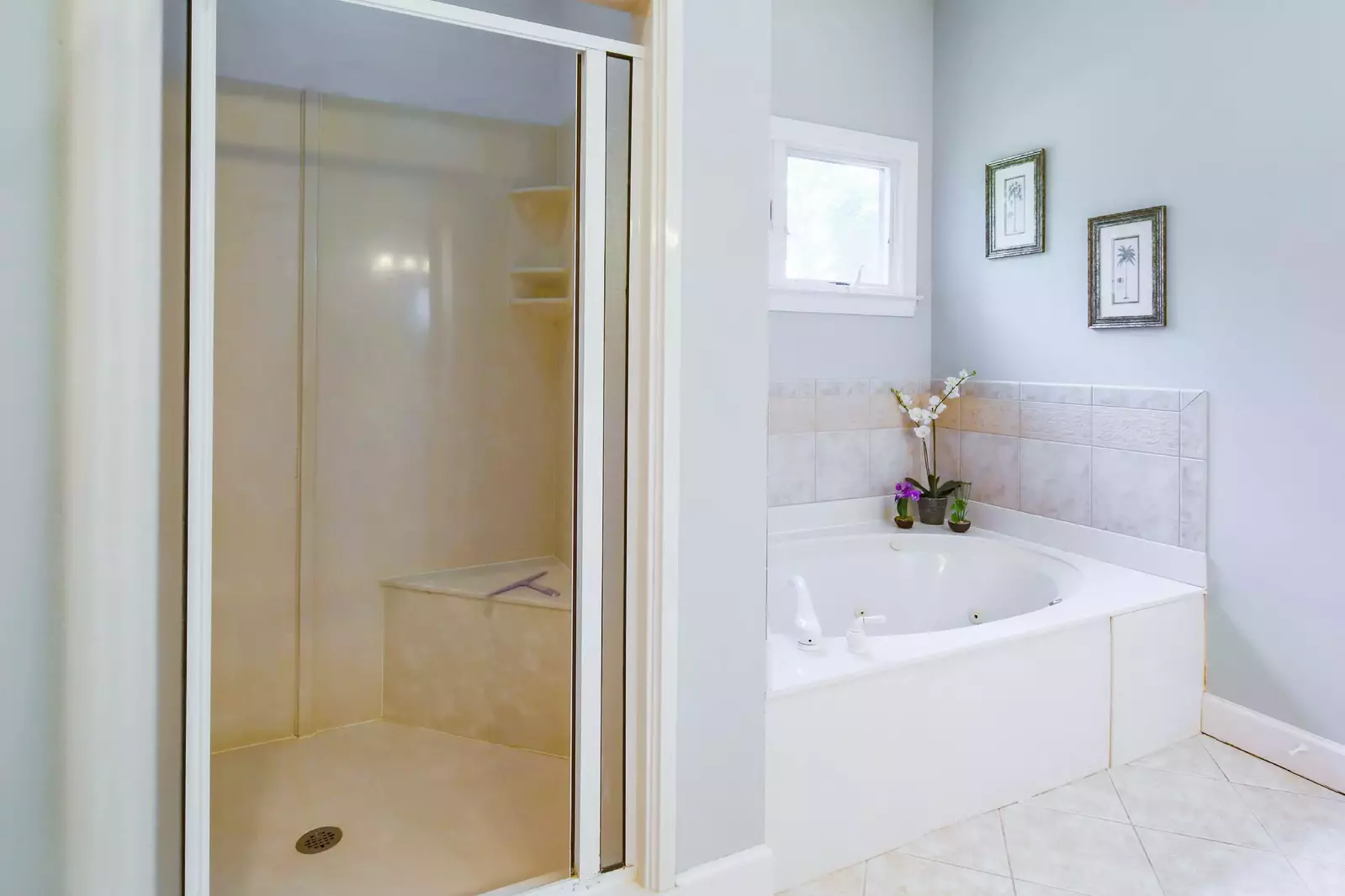 There is also a walk-in shower adjacent to the soaking tub in the en suite bathroom.