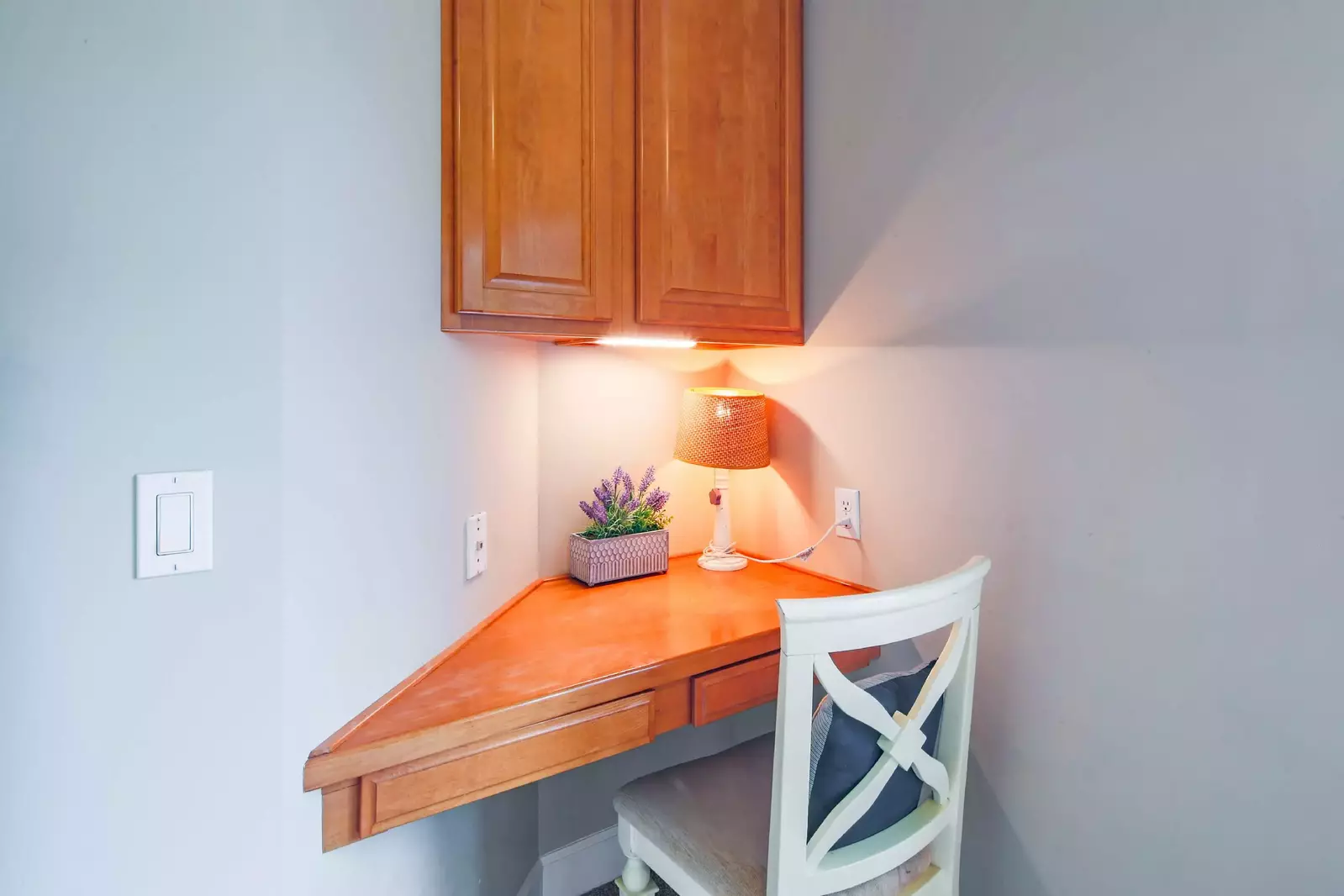 This cozy workspace is the perfect spot to quickly check your emails or work on your laptop.