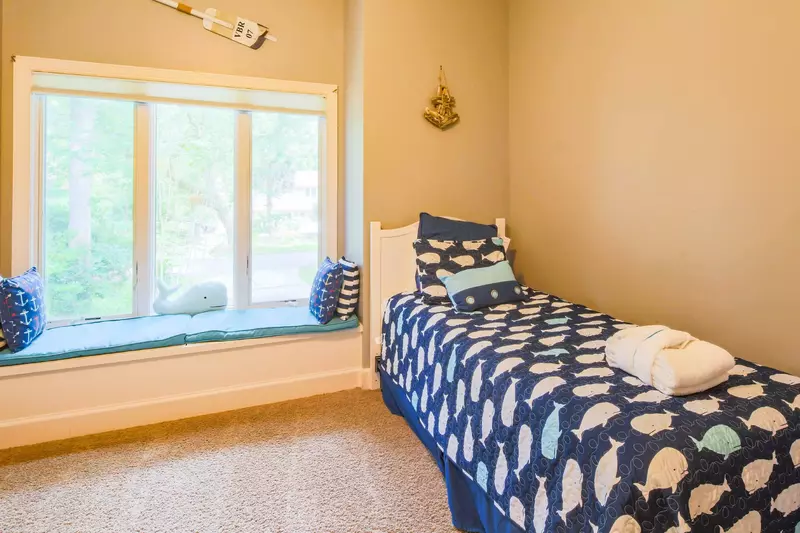 Your kids will have a whale of a time in the twin bedroom.