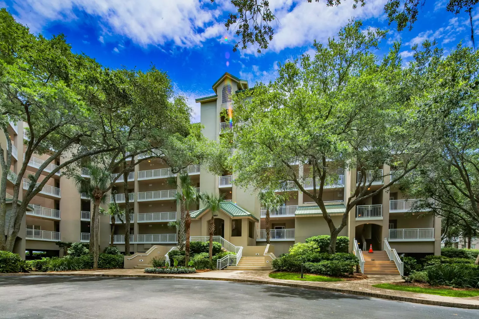 Hampton Place is an oceanfront community within Palmetto Dunes Oceanfront Resort.