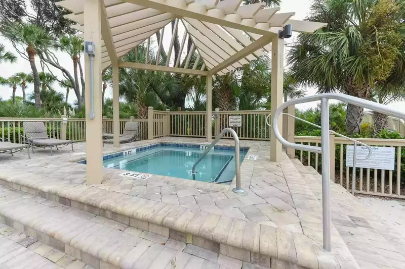 Guests are also welcome to access the Hampton Place community hot tub.