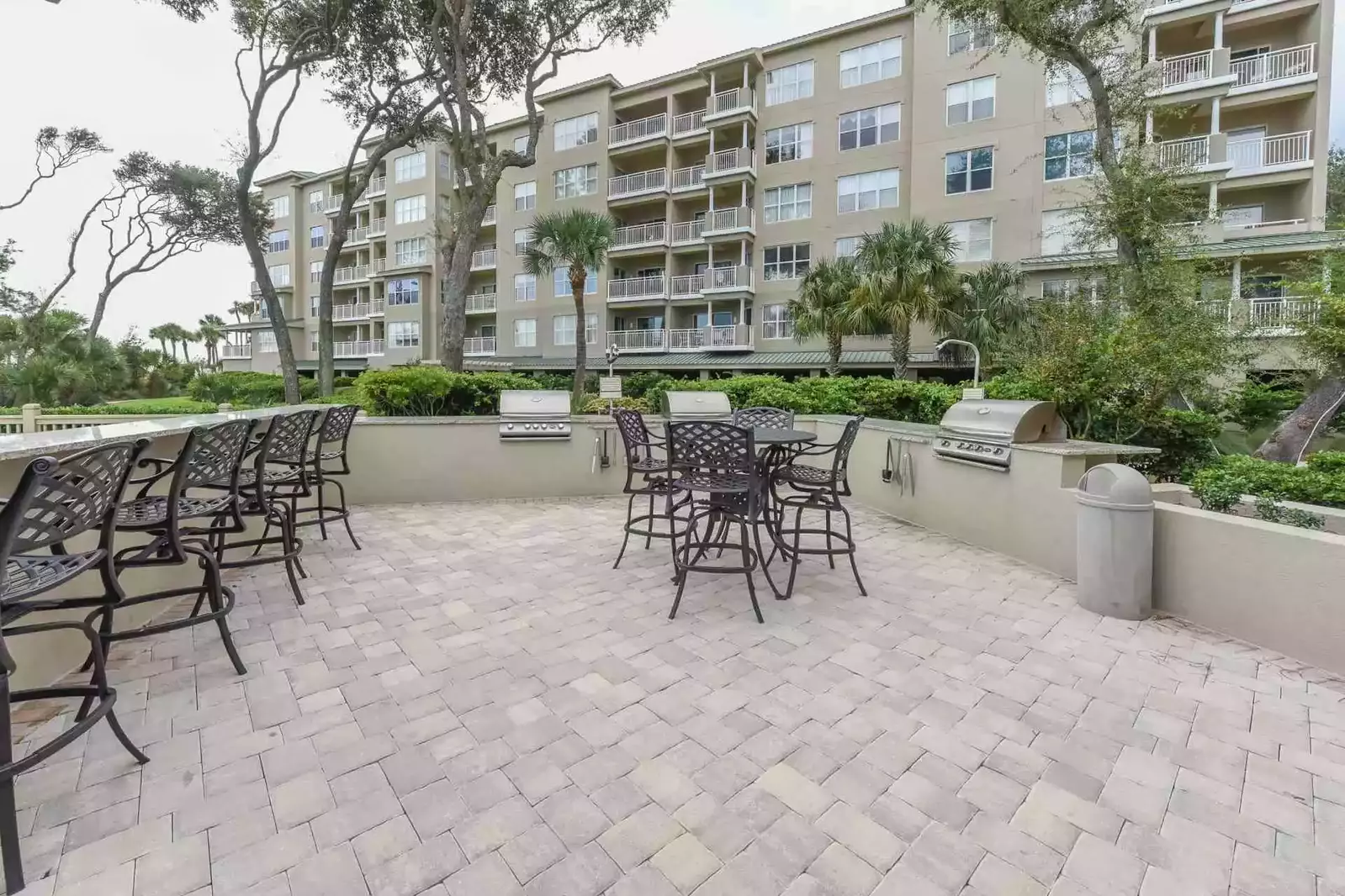 Guests of Bird of Paradise are welcome to use the Hampton Place grilling area.