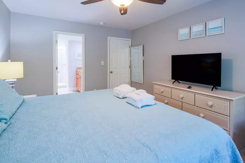 The door on the left leads to the en suite bathroom.