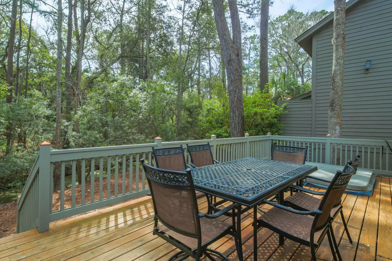 There is also an outdoor dining table that seats 6 on the back deck.