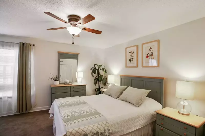 Master Bedroom with Queen Size Bed