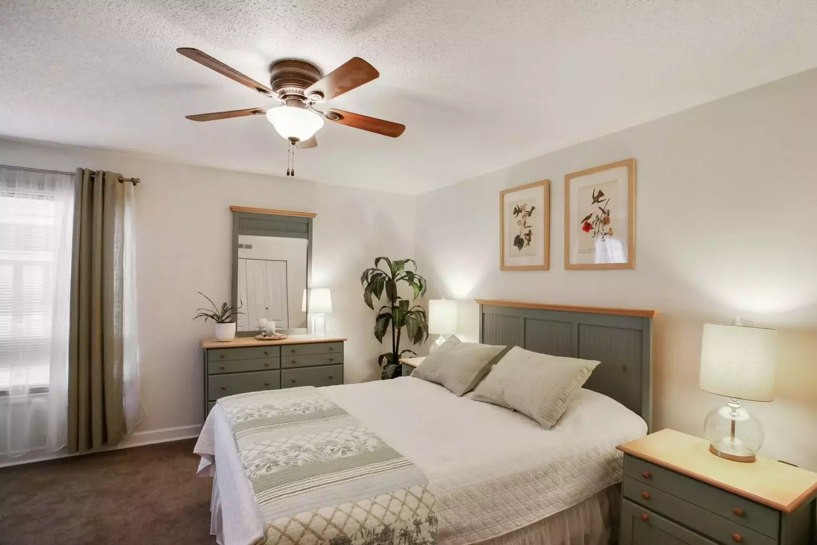 Master Bedroom with Queen Size Bed