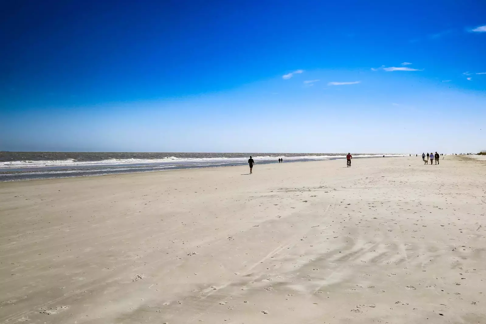 Port Tack is a 20 minute walk or 5 minute bike ride to the beach.