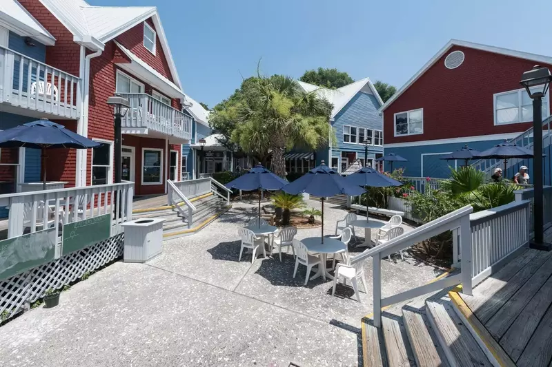 The shops & restaurants of South Beach Marina are just a short 3 minute walk away from the villa.