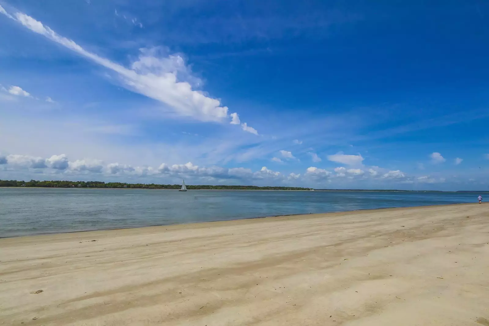 It's a Bluff Life is an easy breezy 2 minute walk to the beach.