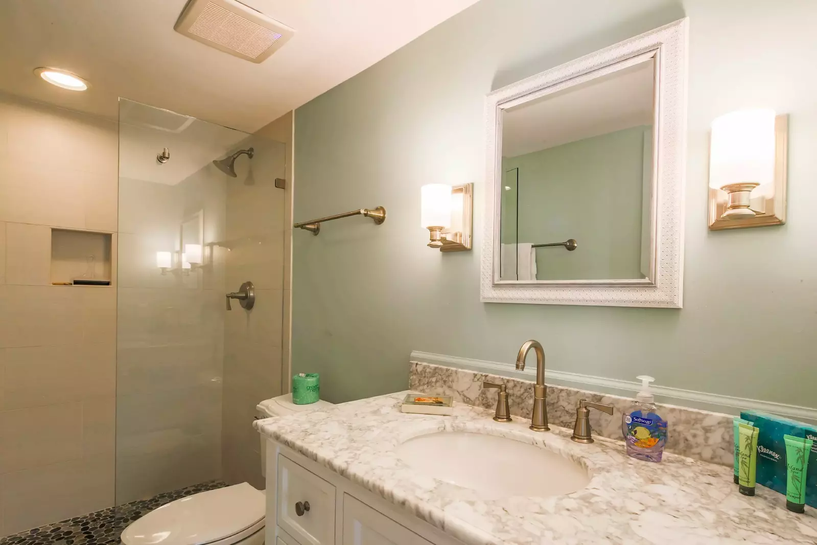 The master en suite also has a beautifully tiled walk-in shower.