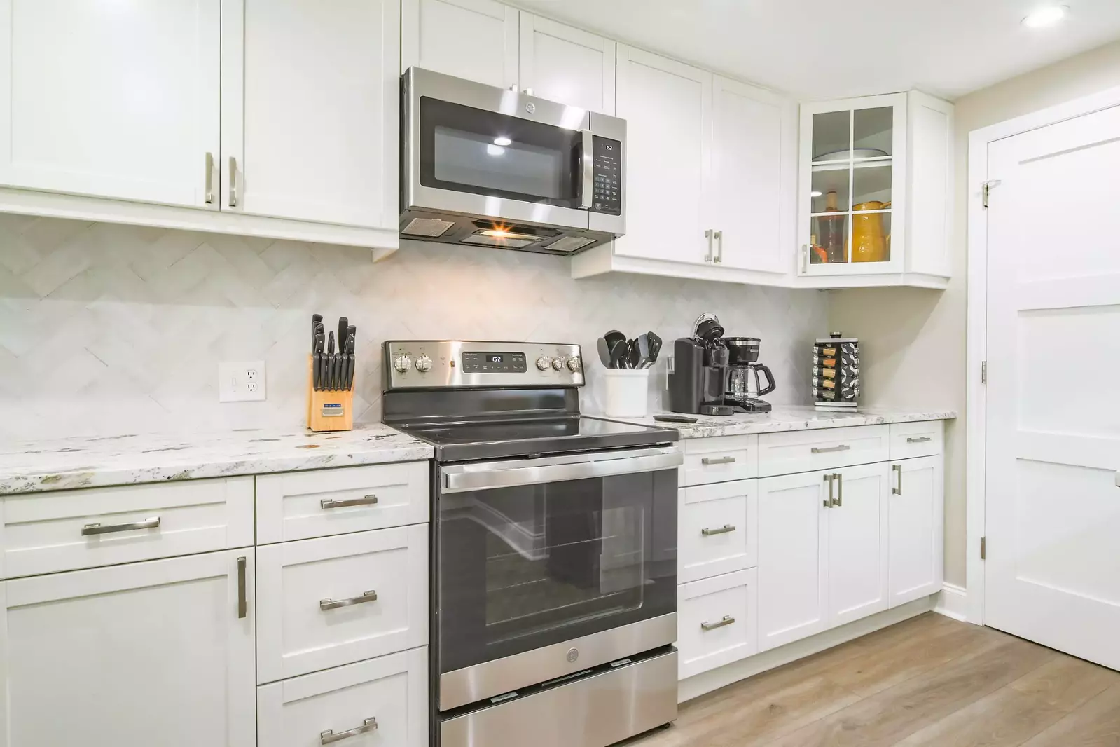 There's plenty of room in the spacious kitchen to prepare your family's meals.