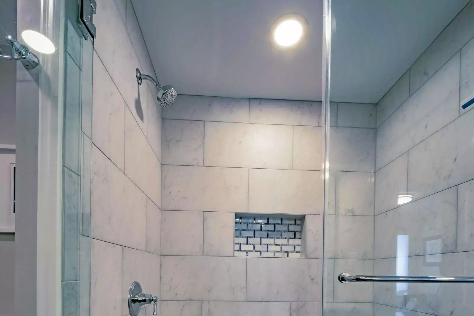 The master en suite bathroom also has a beautifully tiled walk-in shower.