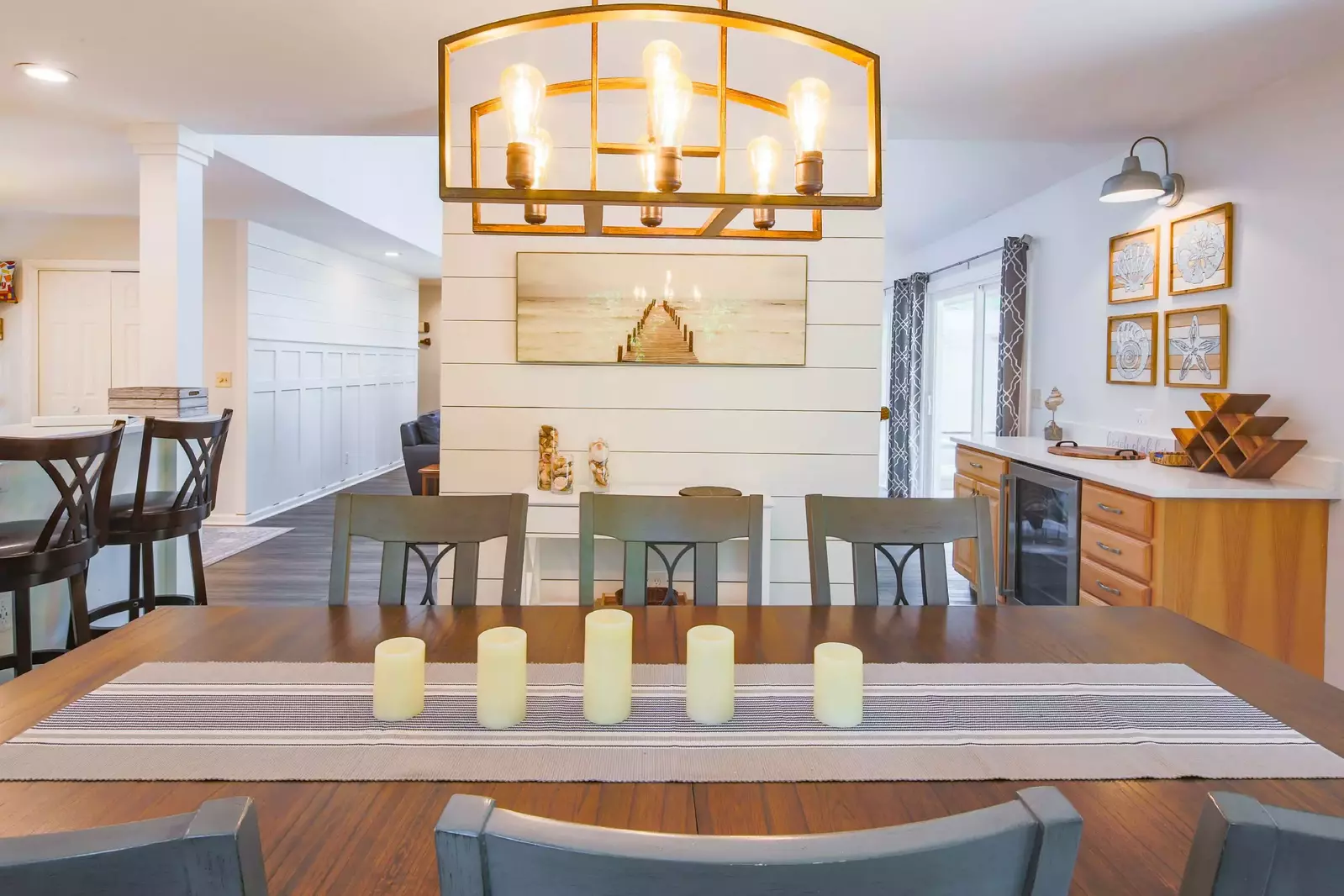 Come Sail Away has been decorated and furnished with a coastal design mix of blues, whites and beiges.