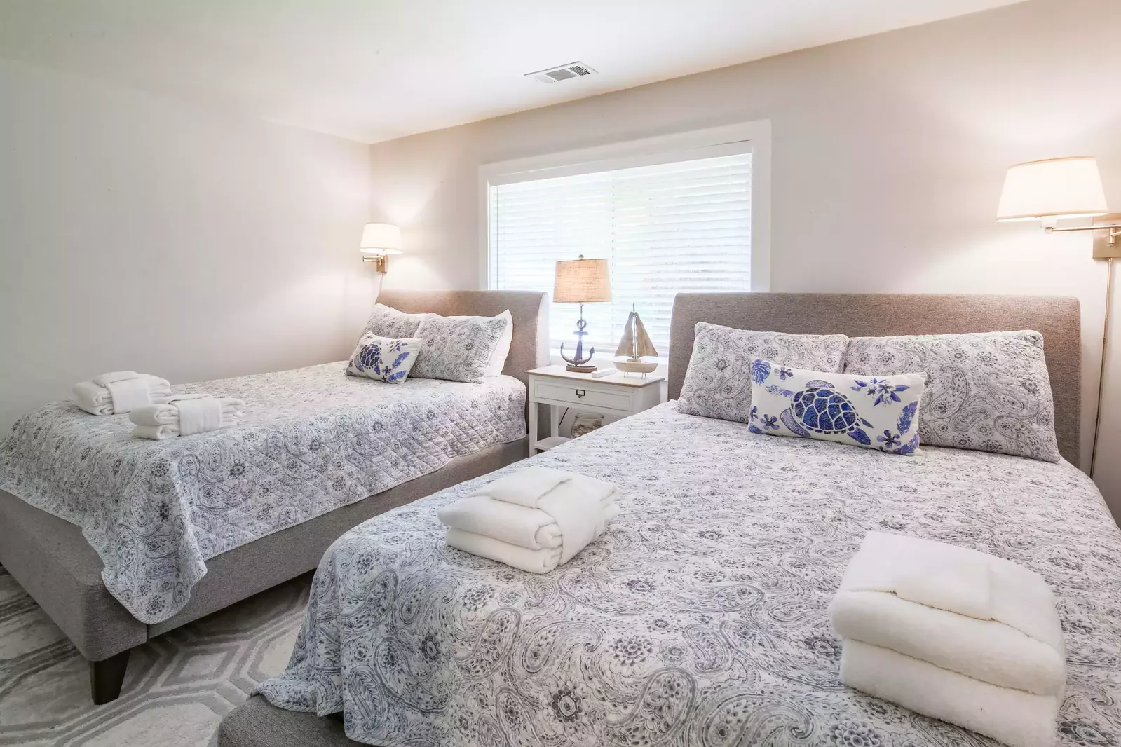 The queen guest bedroom features two queen beds.