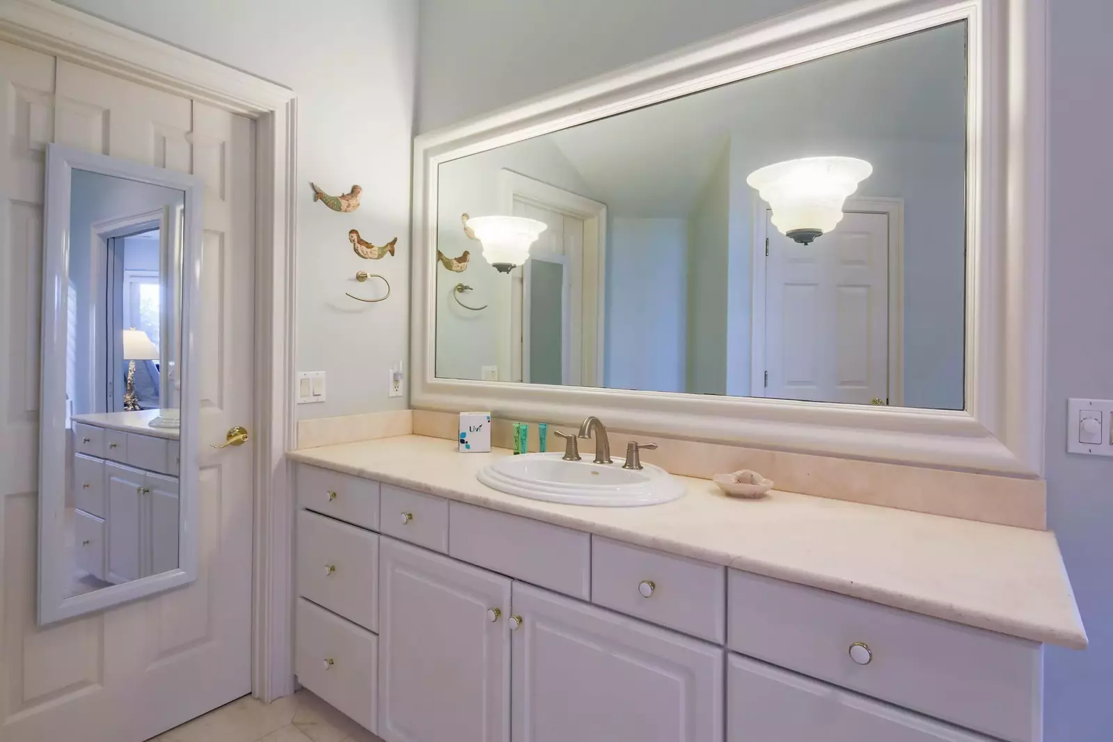 The en suite bathroom also features a second vanity.