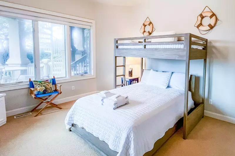 The bunk suite features a queen bed on the bottom bunk and a twin bed on the top bunk.