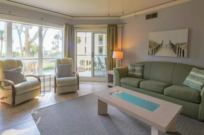 Step out onto the covered balcony to dine al fresco in the sea breezes.