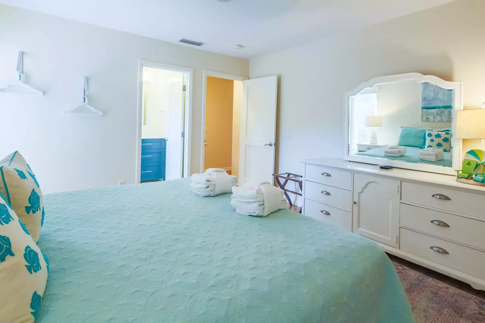 The second master suite also has its own en suite bathroom.