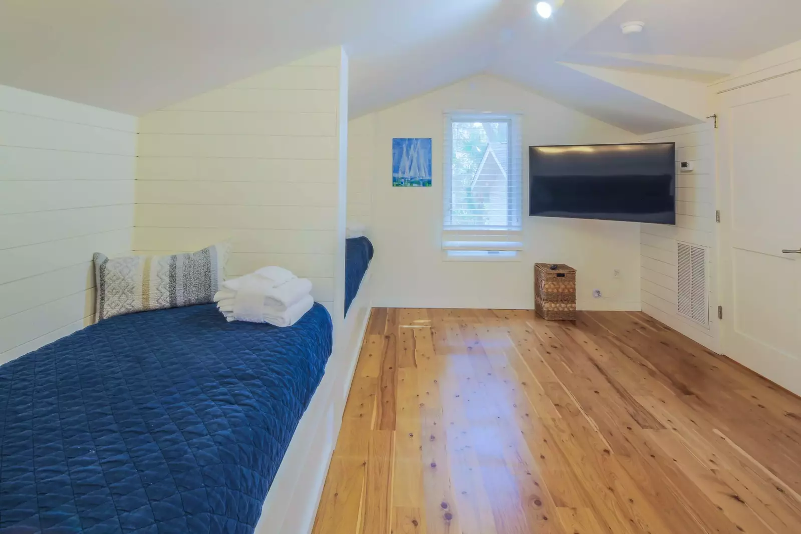 The kids' bunk bedroom also has a wall-mounted TV.