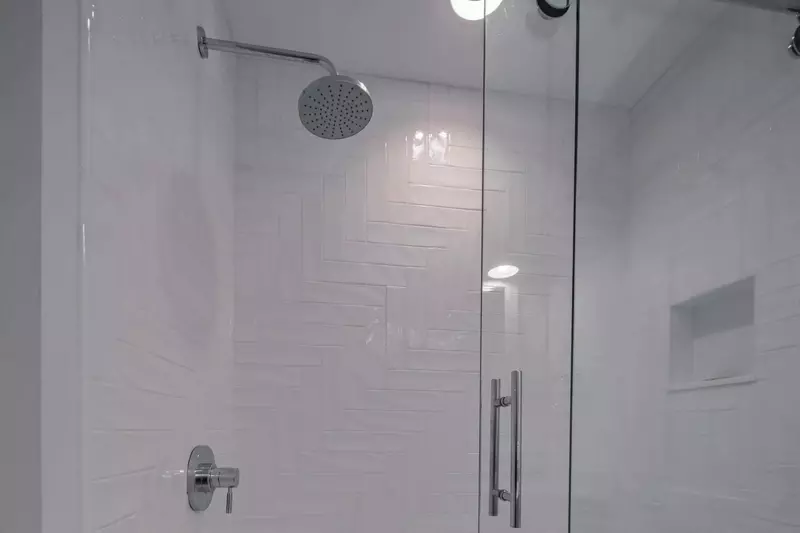 There is also a tiled, walk-in shower in the en suite bathroom.