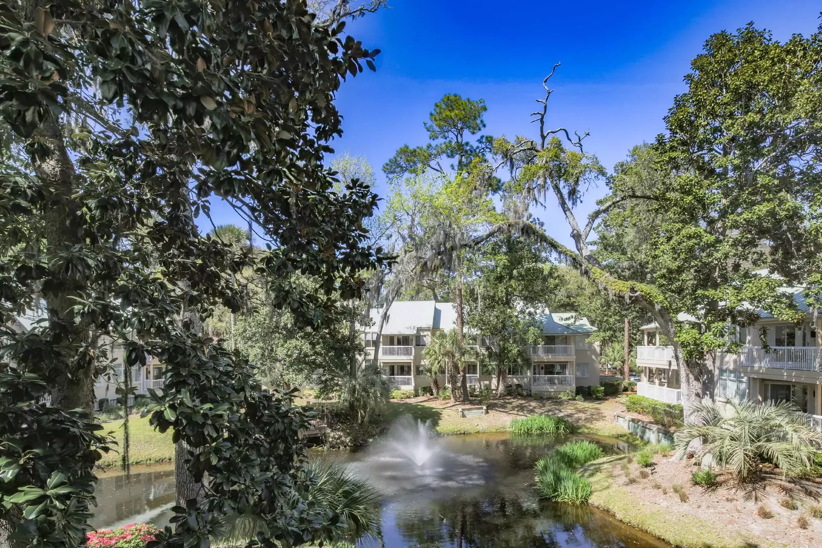 The Barrington Park community is beautifully landscaped & maintained.