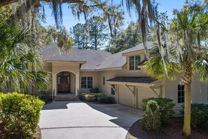 This magnificent home has 5 bedrooms and 5 bathrooms with ideal bedroom layout & separation for all guests.