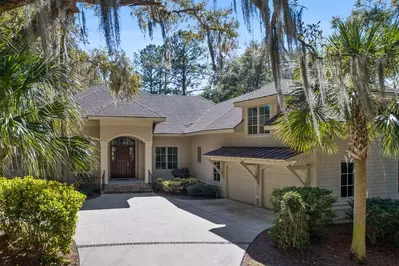 This magnificent home has 5 bedrooms and 5 bathrooms with ideal bedroom layout & separation for all guests.