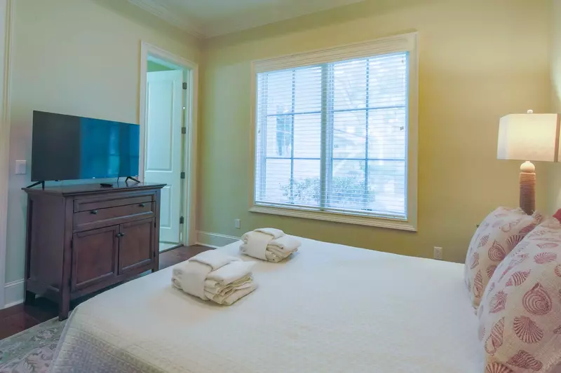 The queen suite also features a TV and an en suite bathroom.