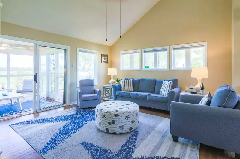 Crab Cove features vaulted ceilings, coastal decor and terrific outdoor areas with marsh views.