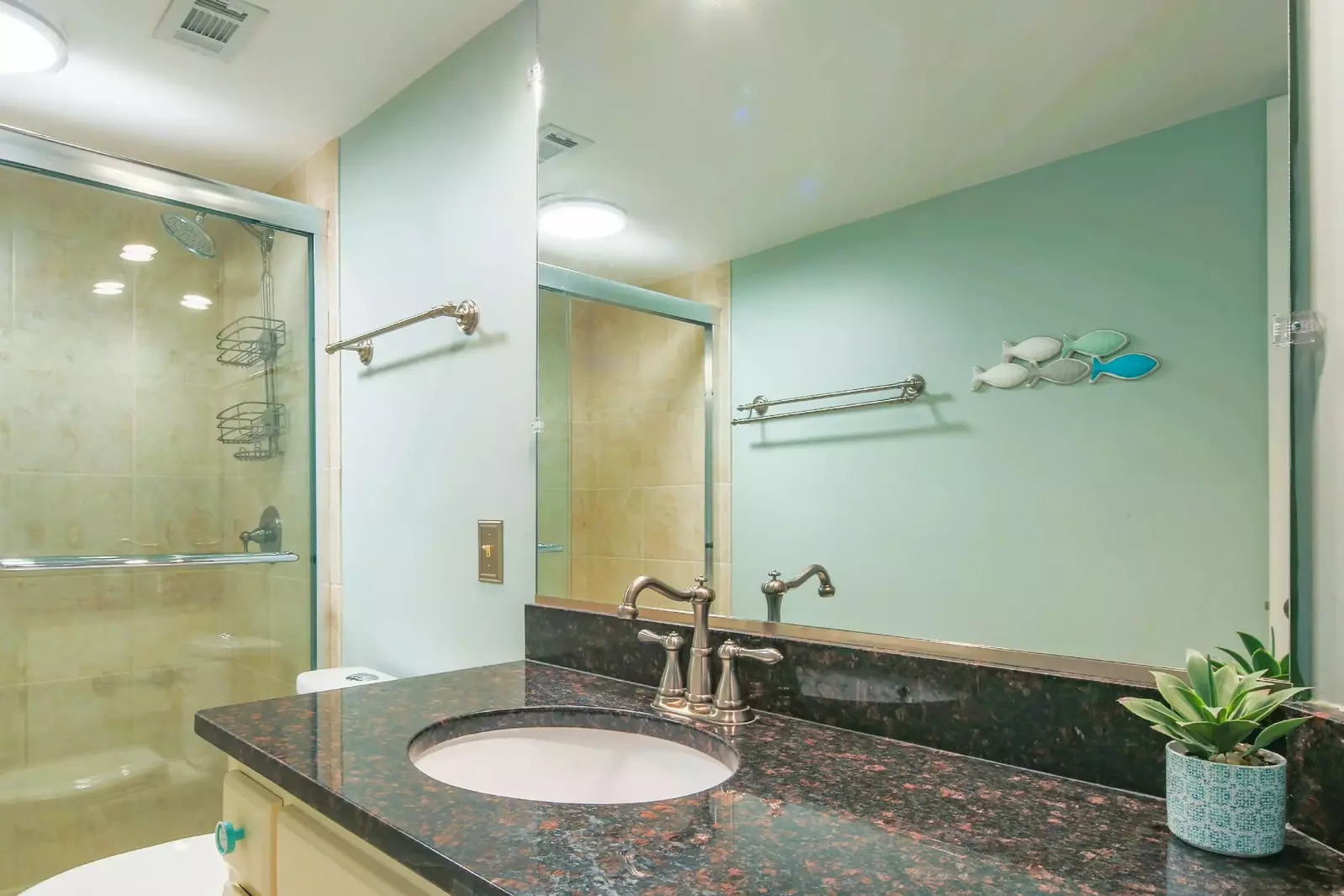 The bedroom features an en suite bathroom.