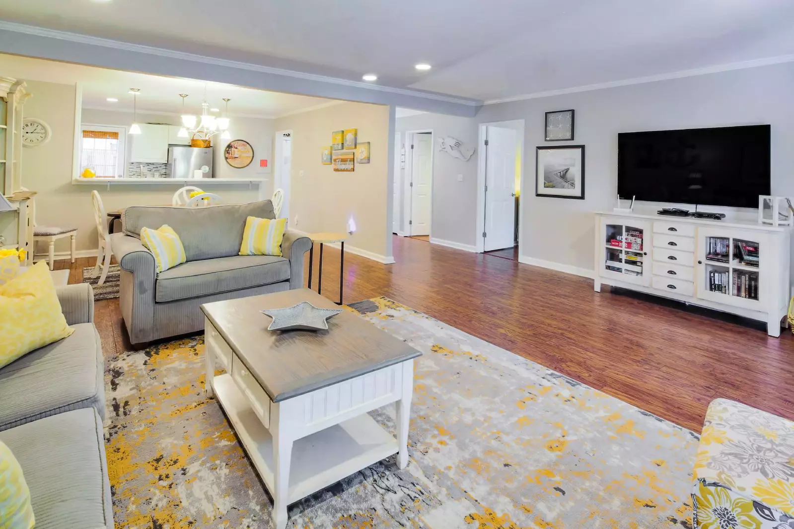 The open floor plan layout between the living room, dining area & kitchen makes it very easy to interact with your friends & family.