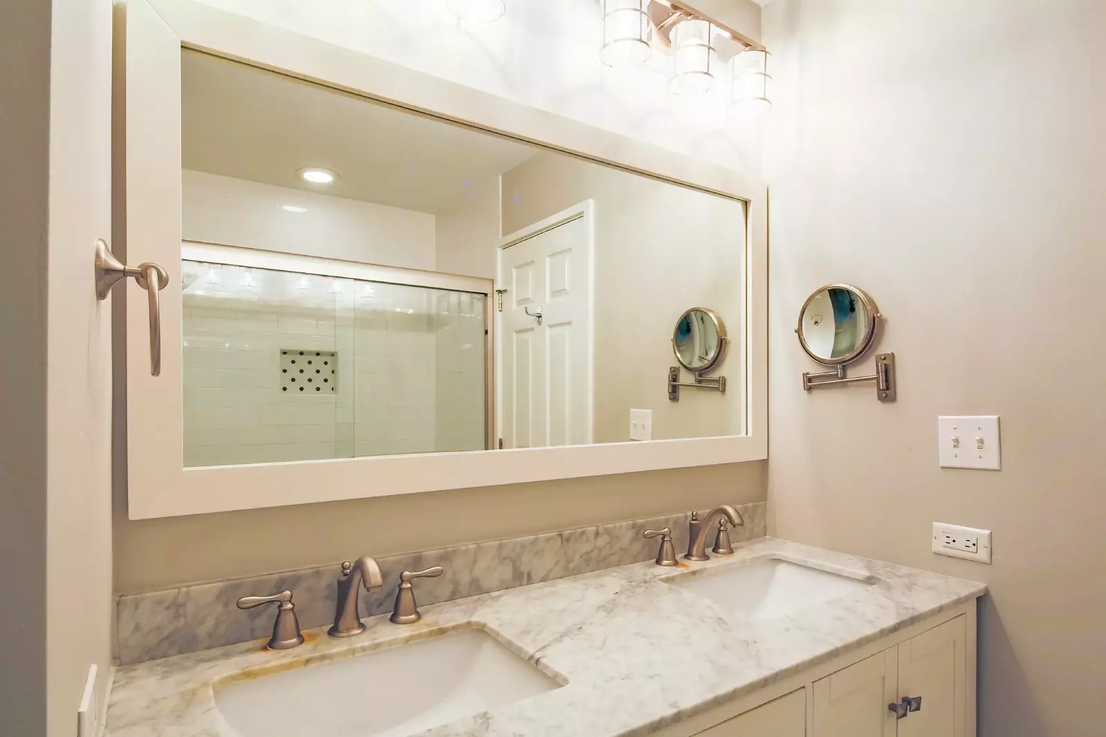 The en suite bathroom features a dual sink vanity.