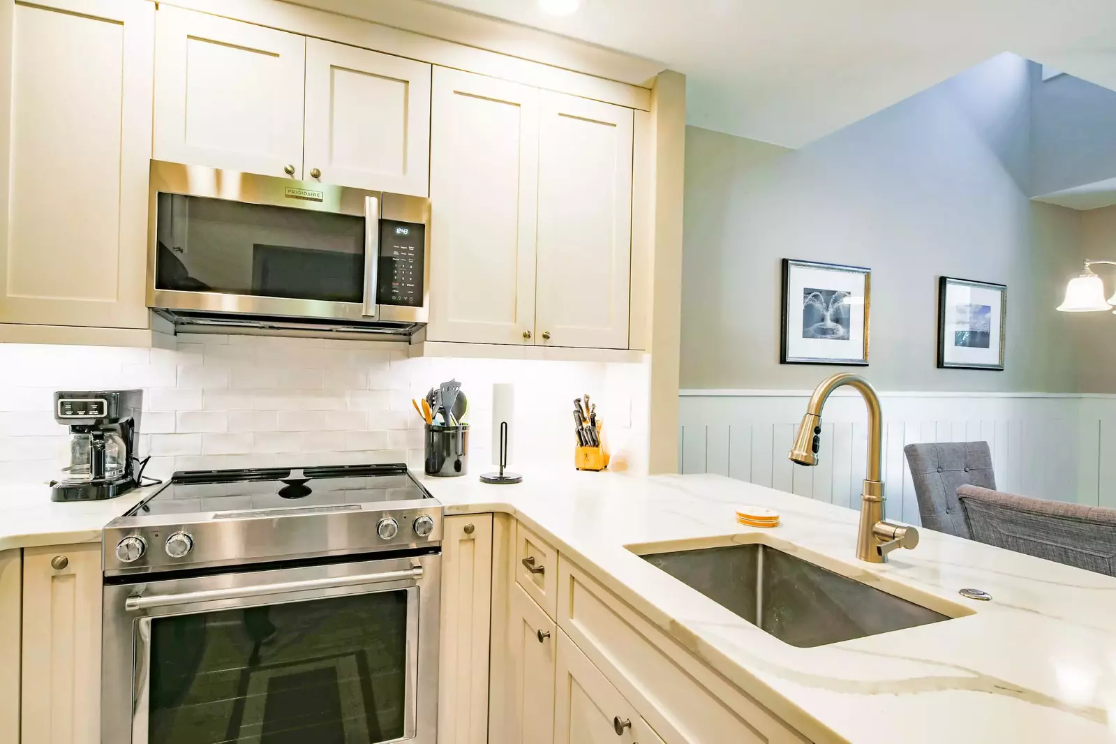 There's plenty of room to prepare your family's meals within the spacious kitchen.