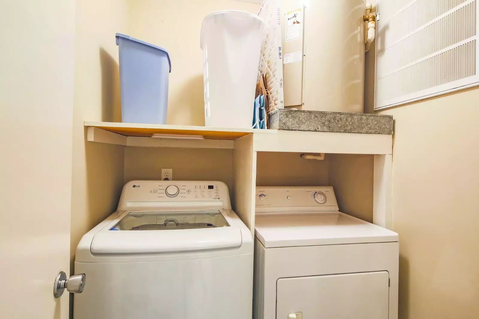 There is full-sized washing machine and dryer in the laundry room near the front door.