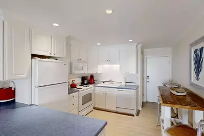 Clean and well organized kitchen for those dine-in meals