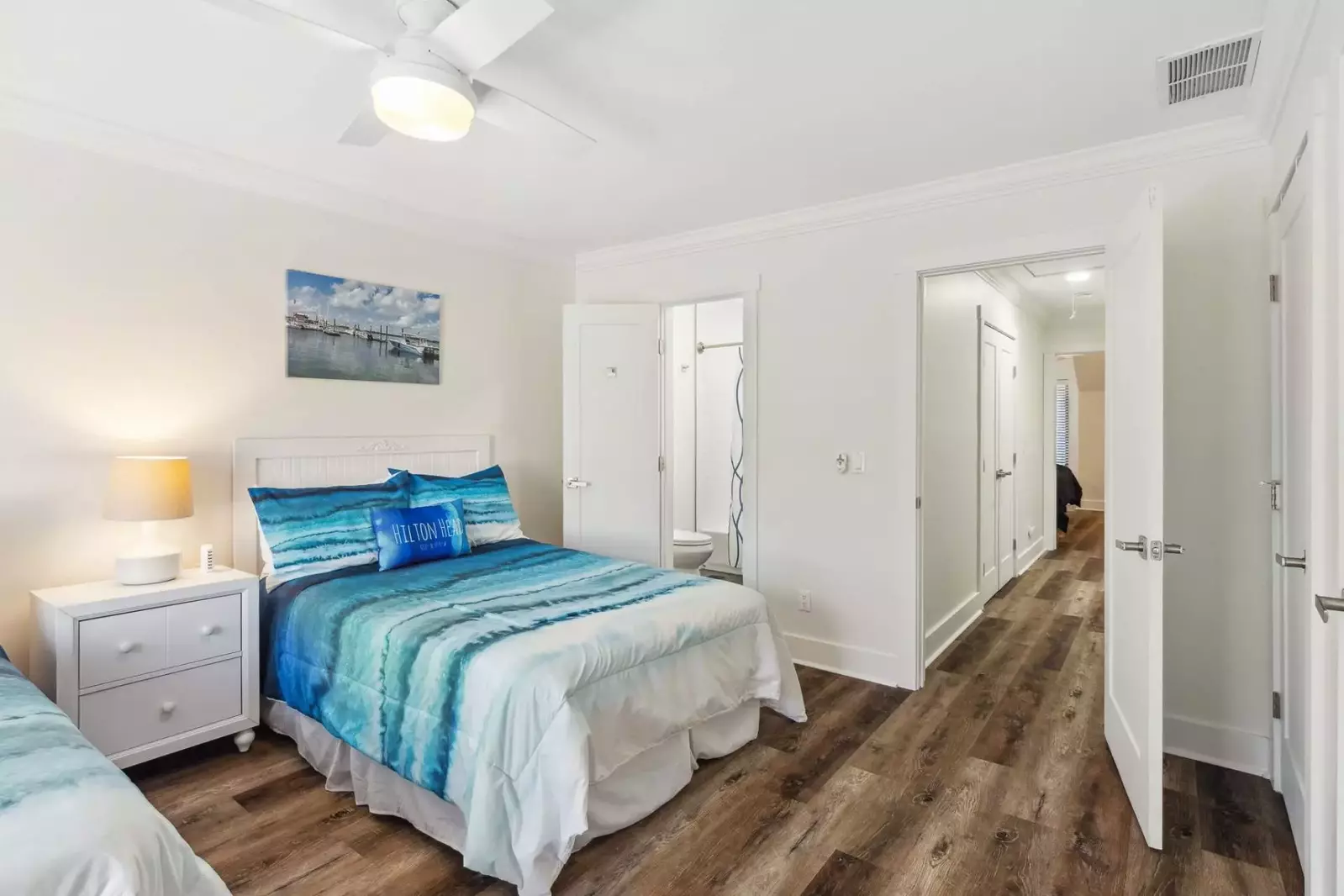 Guest bedroom with ensuite bath