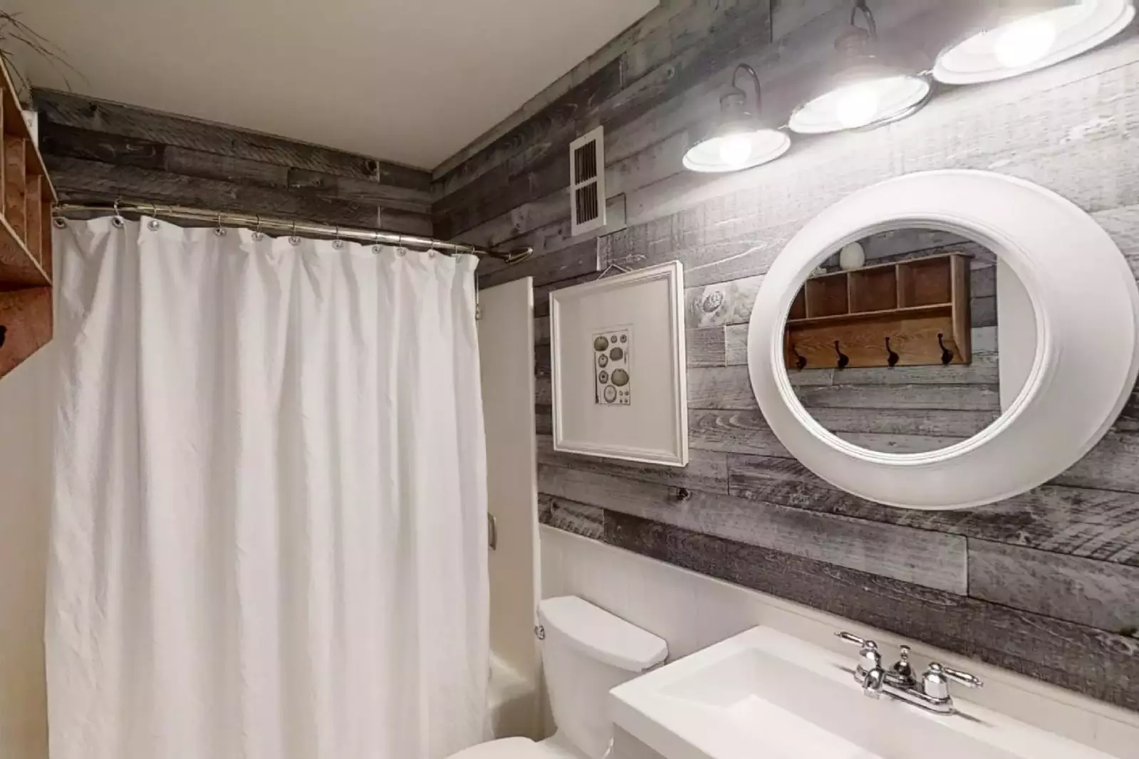 Guest Bathroom with Shower/Tub Combination