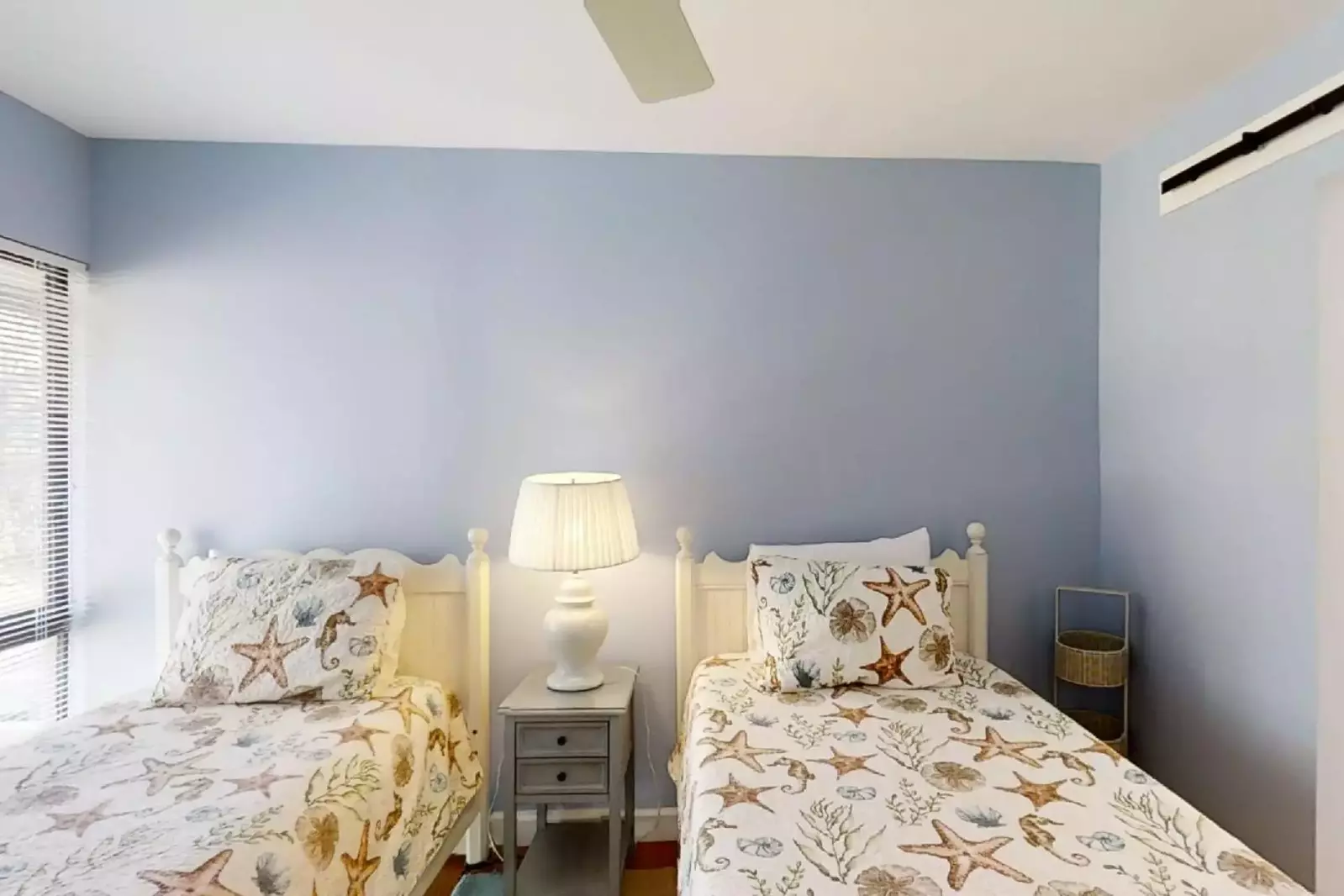 Guest bedroom, second level with 2 twin beds and en suite bath