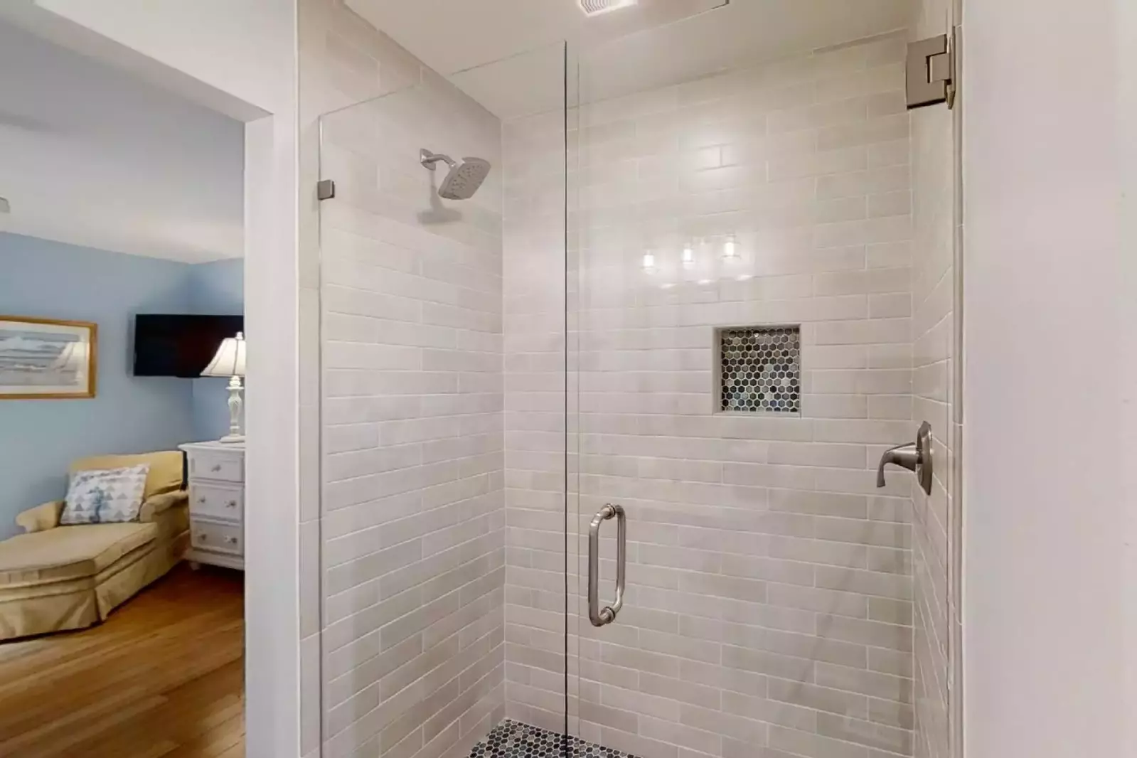 Large walk-in shower in 2nd level Master en suite bath