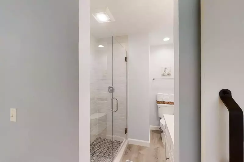 Master en suite bathroom 2nd level