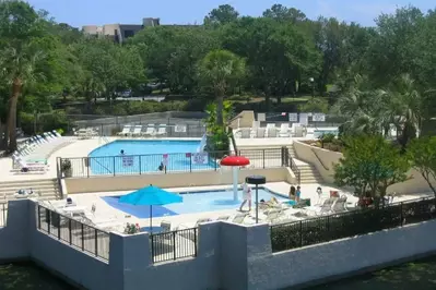 3 pools...so many choices!