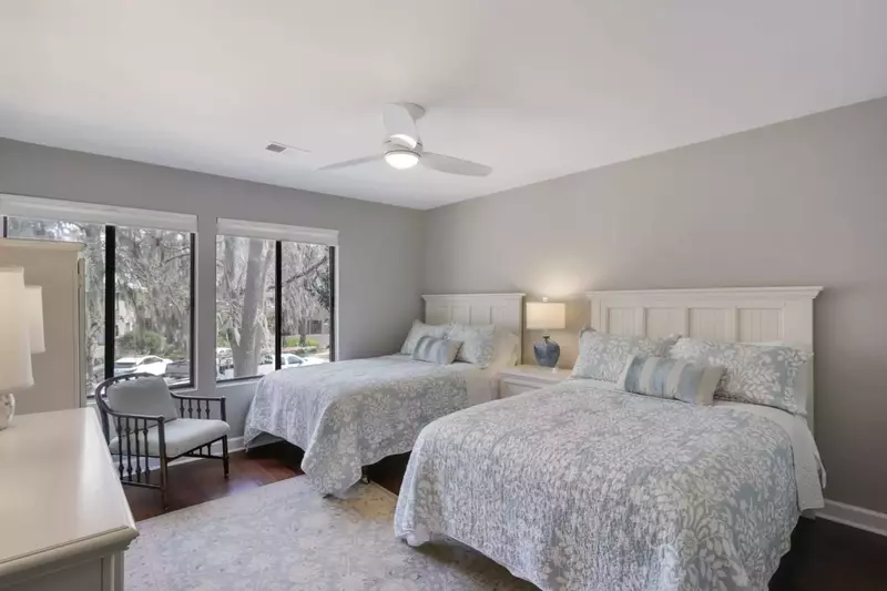 The pretty guest bedroom with 2 Full sized beds