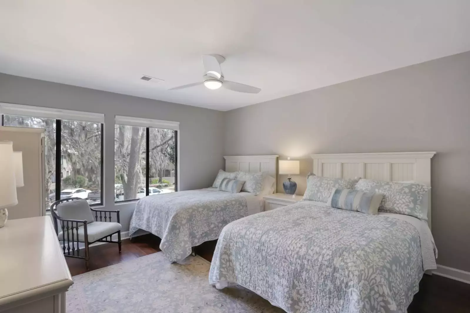 The pretty guest bedroom with 2 Full sized beds