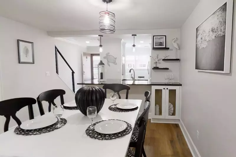 18 Courtside Villas
