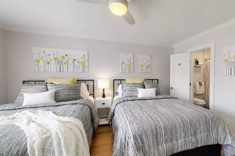 18 Courtside Villas